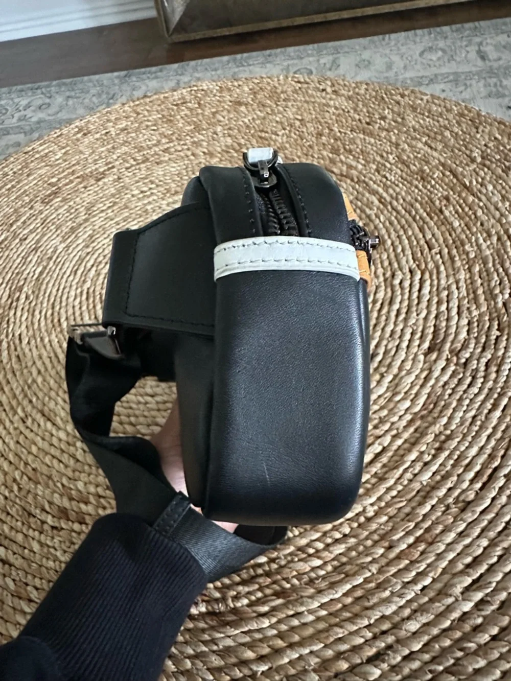 Kings Loot Crossbody